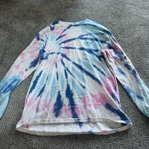 Tie dye: pink, purple, and blue. Brand: ivory ella. Size:L